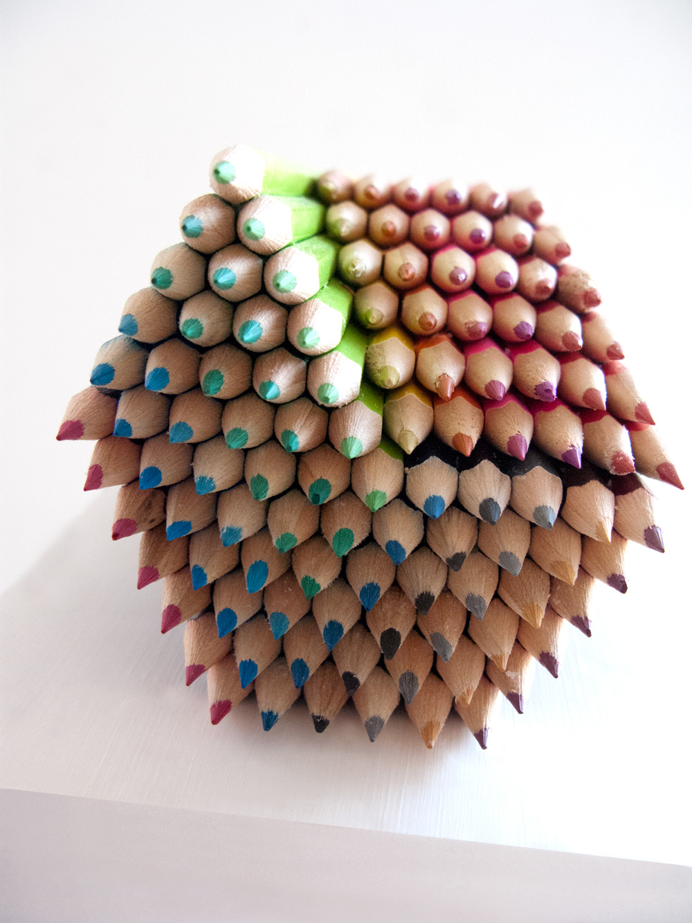 sculpture_crayons-de-couleur-3